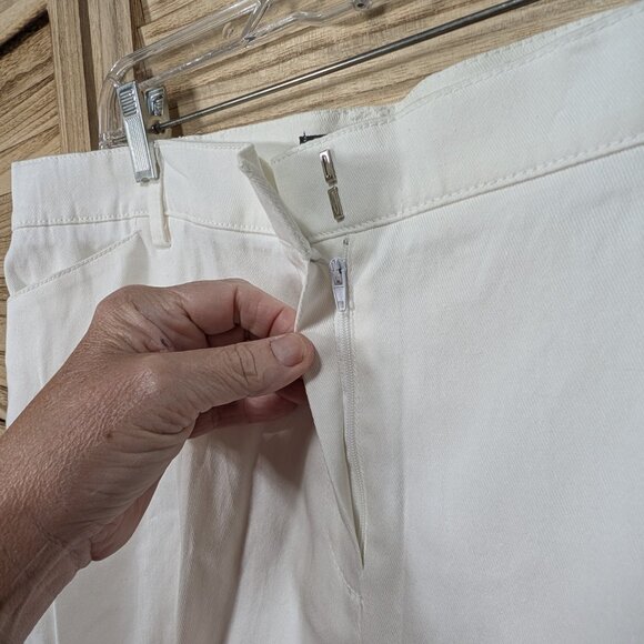 Larry Levine Woman Capri's Cropped Pants Stretch White Size 16W - Picture 4 of 12